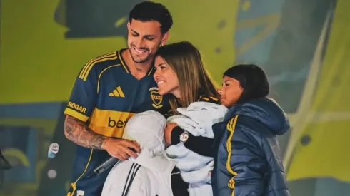 Paredes fue presentado en La Bombonera ante una multitud.
