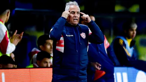 El entreador de Unión se mostró molesto con el arbitraje y realizó un insólito descargo.
