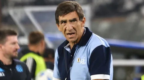 El DT de Racing empieza a preocuparse por la lesión de una de sus figuras.
