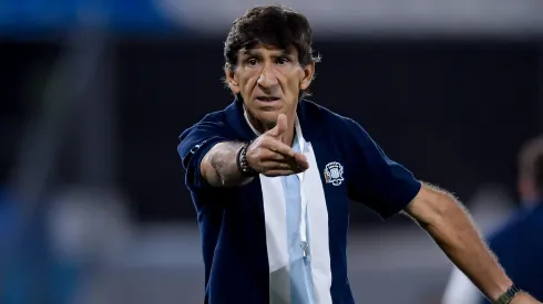 Racing le ganó a Riestra pero Costas se enojó pensando en Boca.
