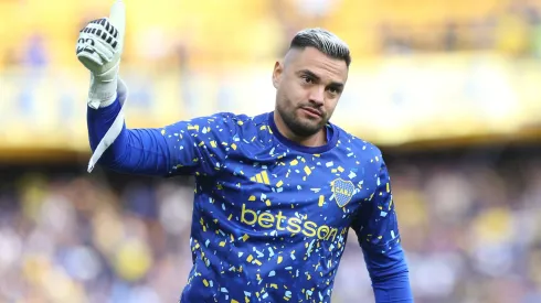 El particular auto en el que llegó Romero a la práctica de Boca.
