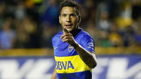 El delantero supo salir campeón con Boca y hoy juega en un grande de Bolivia tras un paso fugaz por Grecia.

