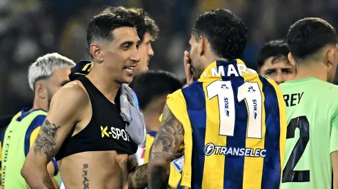Di María se fue con la camiseta de Paredes.
