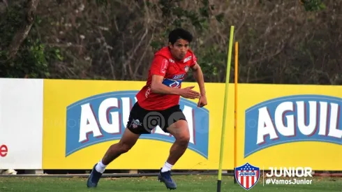 Matías Fernández entrena junto a sus compañeros y se acaba el misterio sobre el número que utilizará en Junior