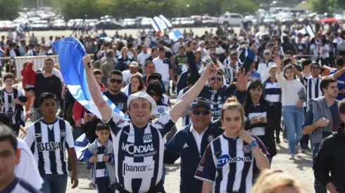 Juez ordena que hincha no entre más al estadio hasta que pague pensión alimenticia