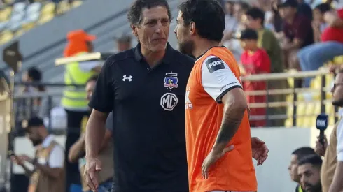 Mario Salas habló con el lesionado Valdivia.
