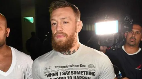 Conor McGregor fue arrestado por atacar a un fanático y romperle el celular