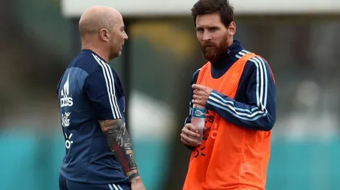 Messi y Sampaoli durante el tortuoso paso del DT por la Albiceleste.
