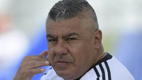 Peruanos reclaman arreglo e insultan al presidente del fútbol argentino