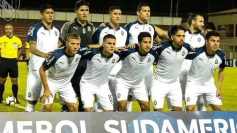 Dos chilenos en el once de Independiente por Copa Sudamericana
