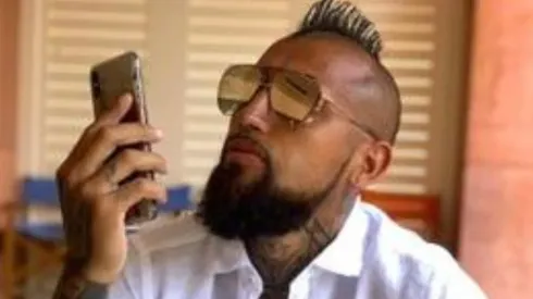 Arturo Vidal saca pica con su #modovacaciones