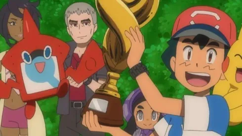 Ash con su trofeo.
