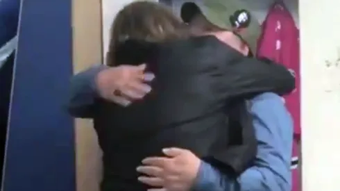 Lindo abrazo se dieron dos amigos de siempre
