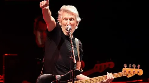 Roger Waters se suma en "solitaria solidaridad" al caceroleo por Chile