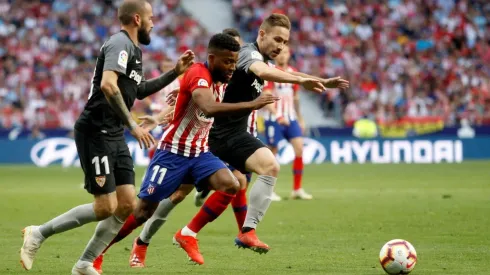 Sevilla y Atlético de Madrid se enfrentan por la Liga de España.
