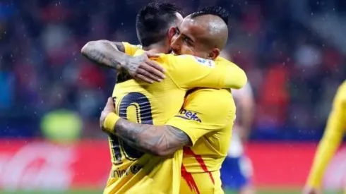 Vidal felicita a Messi
