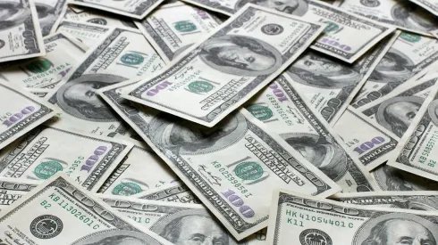 Dólar baja de los $750 y el precio del cobre se dispara