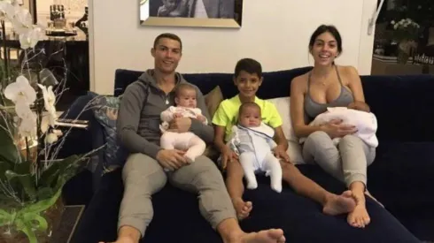 CR7 junto a su familia.
