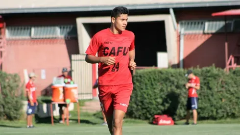 Canterano de Unión San Felipe entrena y aprende en Estudiantes de La Plata