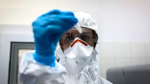 Laboratorios de todo el mundo investigan una cura para el coronavirus.
