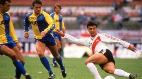 Claudio Borghi con la camiseta de River Plate
