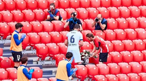 Homenaje en el Athletic-Atlético.
