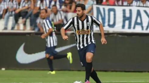 Claudio Pizarro con la camiseta de Alianza Lima
