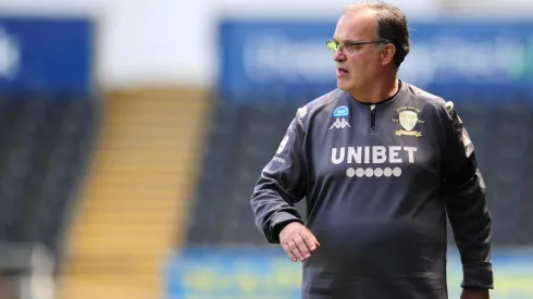 Marcelo Bielsa en la banca del Leeds United
