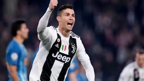 Cristiano Ronaldo festeja con la camiseta de la Vecchia Signora
