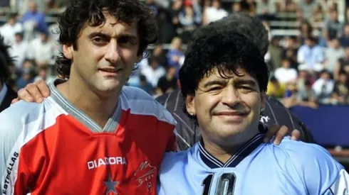 Enzo Francescoli junto a Diego Maradona en la despedida del 10
