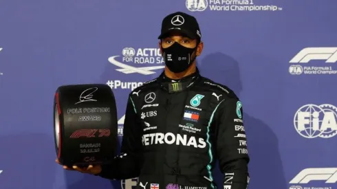 Lewis Hamilton celebra su 7° campeonato de F1 con la Pole position del GP de Baréin.
