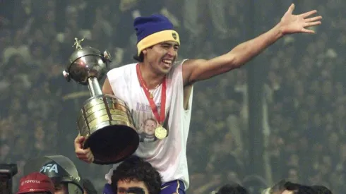 Juan Román Riquelme levanta la Copa Libertadores
