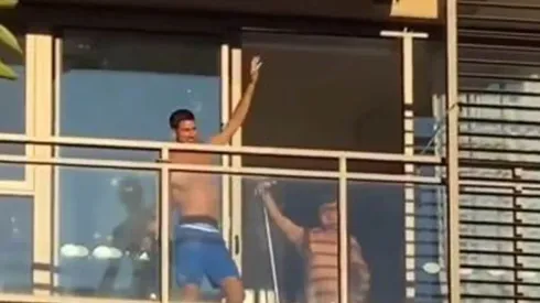 Djokovic bailando en el balcón de su habitación
