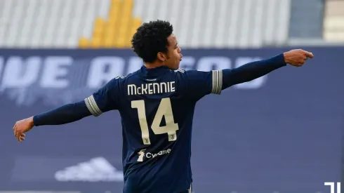 Mackennie celebra un gol imitando a Harry Potter
