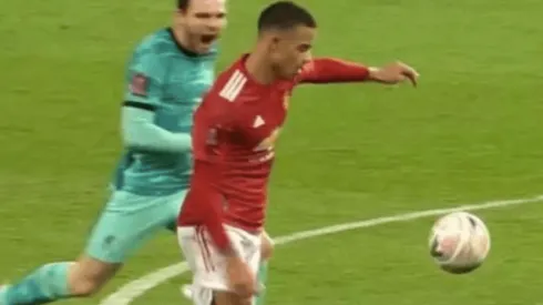 Robertson le grita en la cara a Greenwood para desconcentrarlo
