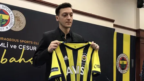 Fenerbahce presenta a Mesut Özil
