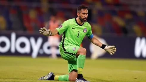 Carlos Trucco alaba el nivel de Claudio Bravo
