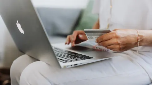 ¿Qué factores miden los chilenos para comprar en el extranjero?