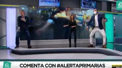 "La reineta loca": Conductores de Mega se lucen con hilarante baile