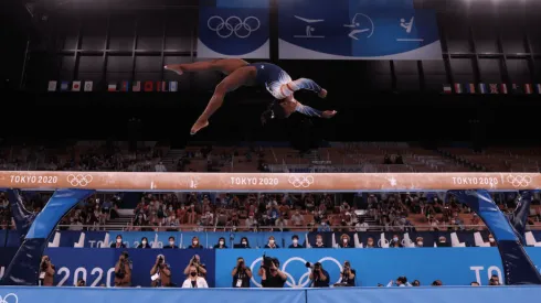 Biles en la viga de equilibrio
