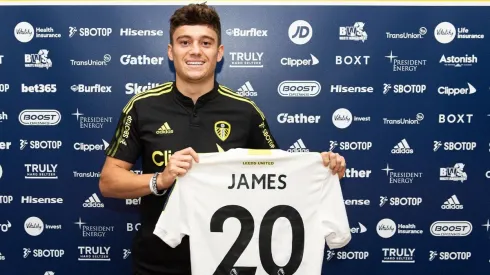 Dan James presentado en el Leeds
