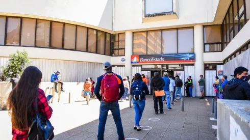 Filas en Banco Estado por cambio de tarjeta Rut
