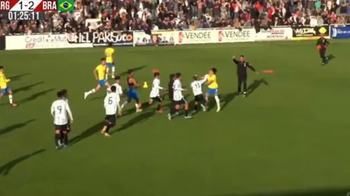 Argentinos y brasileños a los combos en la cancha
