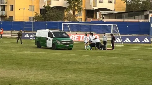 La U no tenía ambulancia y Javiera Grez se fue lesionada del CDA en un furgón de Carabineros.
