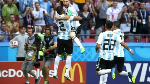 Cristian Pavón y Argentina festejan uno de los goles que le anotaron a Francia en la derrota por los octavos de final de la Copa del Mundo en Rusia 2018
