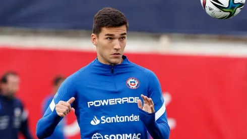 Robbie Robinson en una práctica de la Roja en Juan Pinto Durán.
