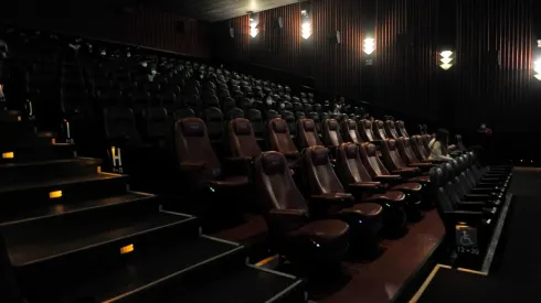 Revisa el funcionamiento de malls y cines este fin de semana.
