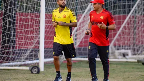 Arturo Vidal se acerca a su debut en el Flamengo.
