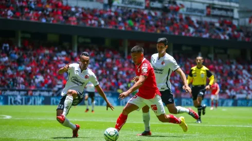 Jean Meneses anotó un gran gol y el Toluca celebró un triunfo que lo hizo saltar a la cima.
