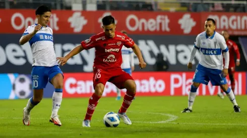 Alexander Aravena en la victoria de Ñublense ante la Universidad Católica en Chillán: el Monito marcó dos veces ante el tetracampeón chileno, cuadro dueño de su pase.
